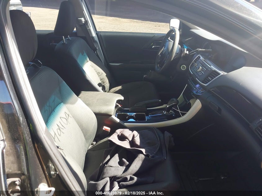 2017 HONDA ACCORD VIN: 1HGCR2F35HA275208