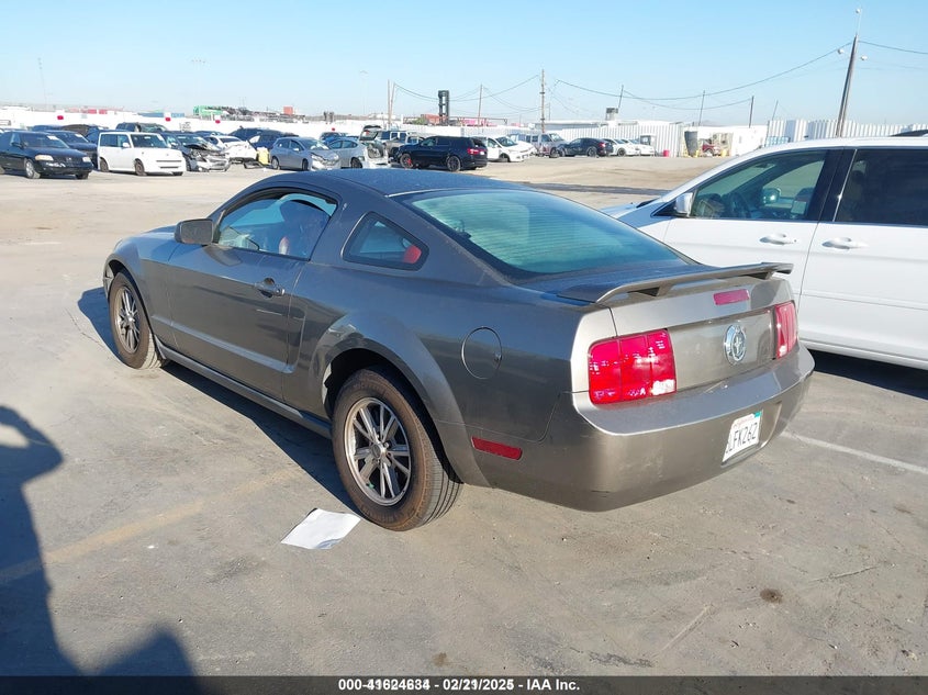 1ZVHT80N555113812 2005 FORD MUSTANG photo no. 3