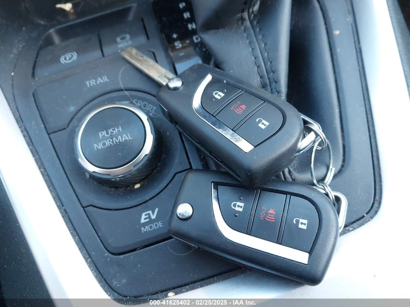 2022 TOYOTA RAV4 HYBRID LE - JTMMWRFV1ND147810