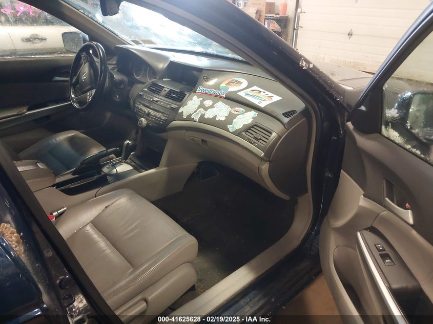 2009 HONDA ACCORD SDN VIN: 1HGCP26819A093542