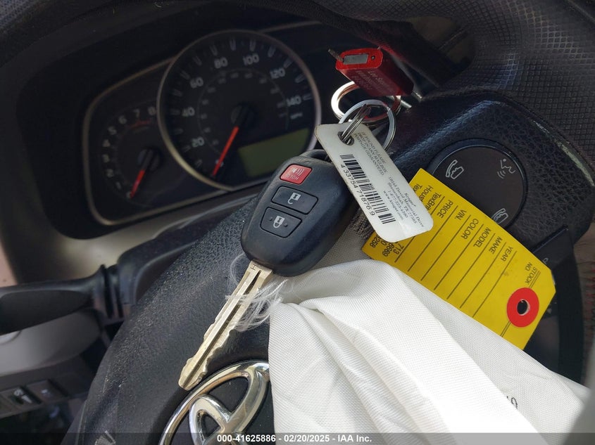 2015 TOYOTA RAV4 LE - JTMZFREV2FD069367