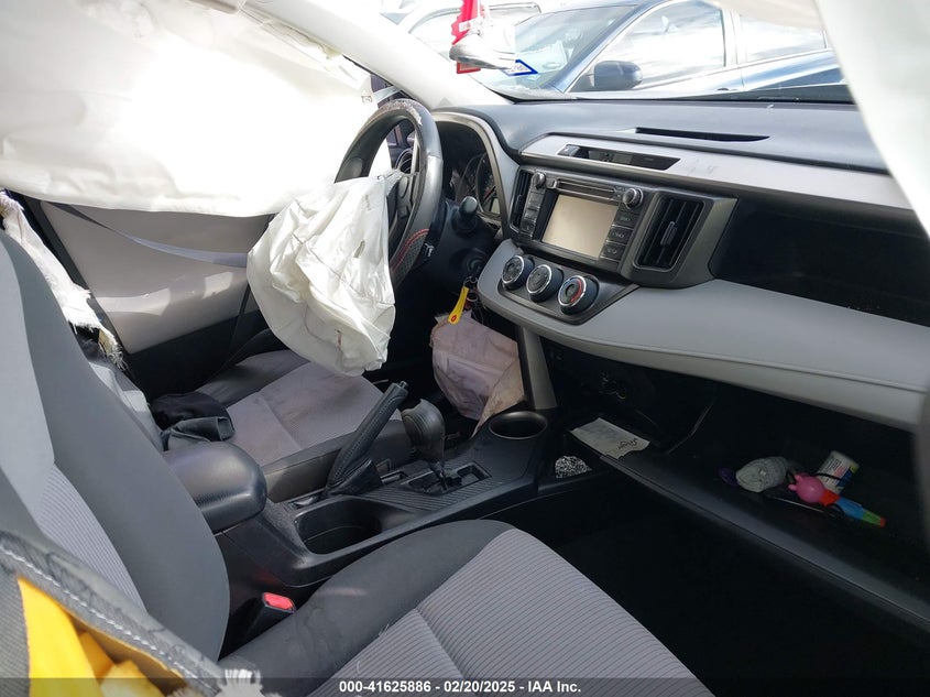 2015 TOYOTA RAV4 LE - JTMZFREV2FD069367