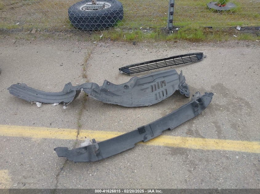 2015 TOYOTA RAV4 XLE JTMWFREV3FD067128