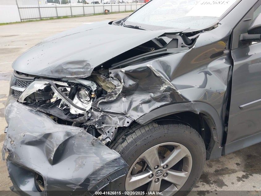 2015 TOYOTA RAV4 XLE JTMWFREV3FD067128