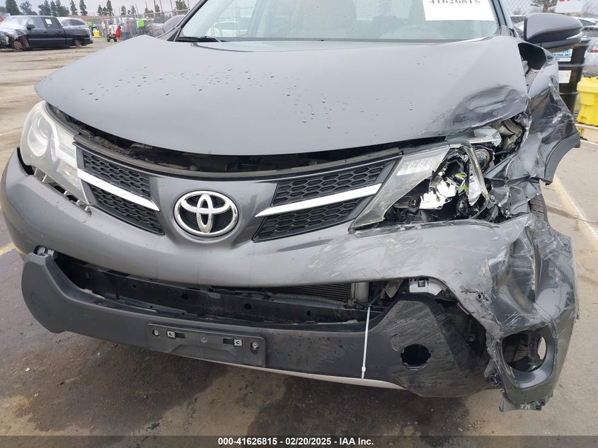 2015 TOYOTA RAV4 XLE JTMWFREV3FD067128