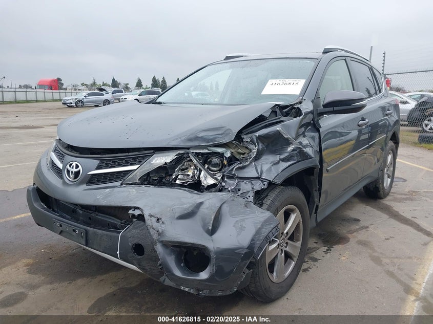 2015 TOYOTA RAV4 XLE JTMWFREV3FD067128
