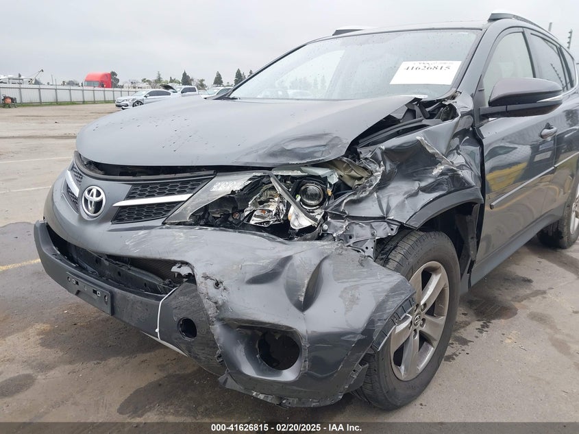 2015 TOYOTA RAV4 XLE JTMWFREV3FD067128