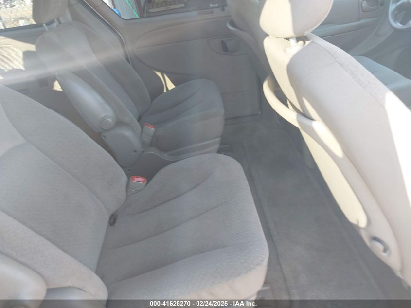 2002 Chrysler Town & Country Lx VIN: 2C4GP44342R619909 Lot: 41628270