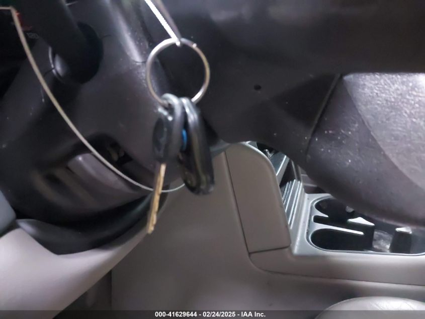 2005 GMC Yukon Slt VIN: 1GKEK13TX5J250573 Lot: 41629644