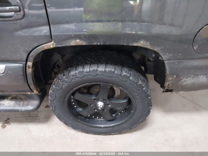 2005 GMC Yukon Slt VIN: 1GKEK13TX5J250573 Lot: 41629644