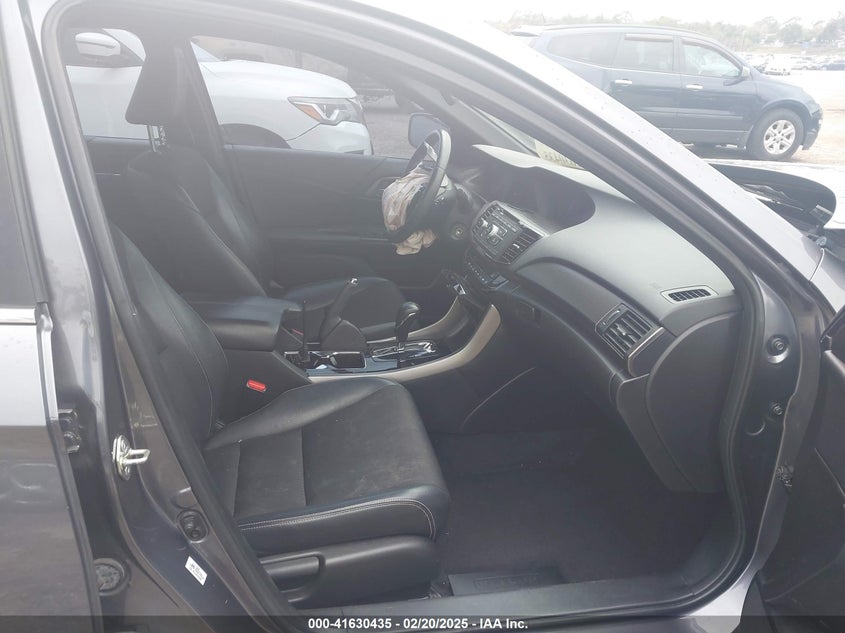 2017 HONDA ACCORD VIN: 1HGCR2F53HA060461