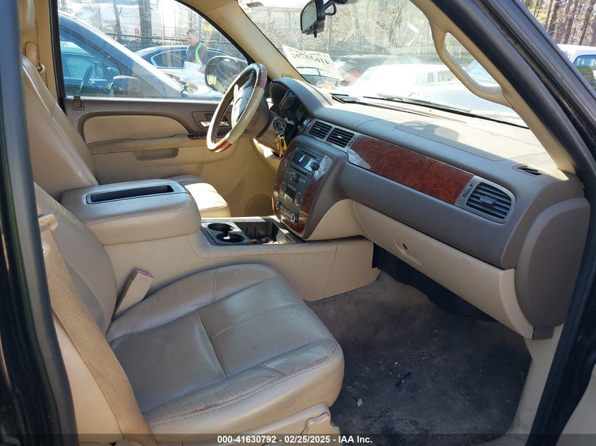 2010 CHEVROLET TAHOE VIN: 1GNUKBE04AR242259