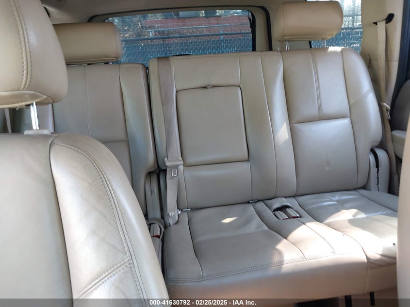 2010 CHEVROLET TAHOE VIN: 1GNUKBE04AR242259