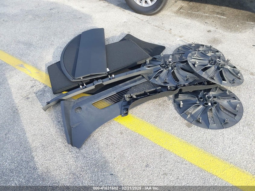 2023 Tesla Model Y Awd/Long Range Dual Motor All-Wheel Drive VIN: 7SAYGDEE3PA123054 Lot: 41631602