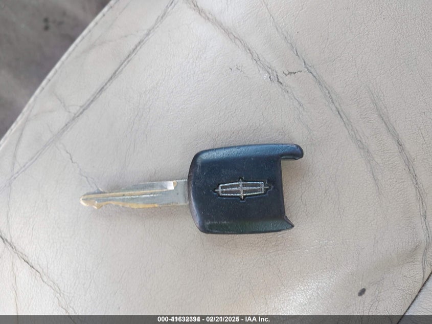 2004 Lincoln Town Car Ultimate VIN: 1LNHM83W14Y644745 Lot: 41632394