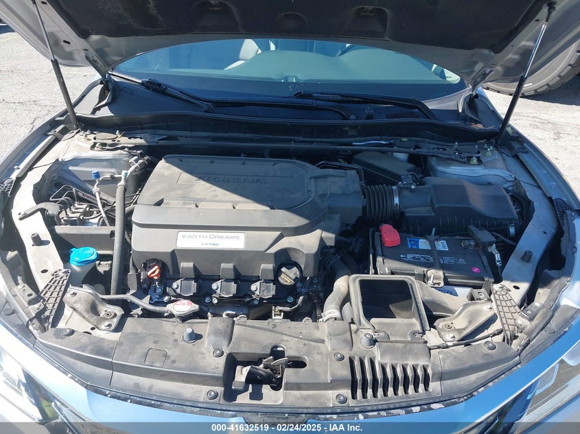 2016 HONDA ACCORD VIN: 1HGCR3F80GA010647