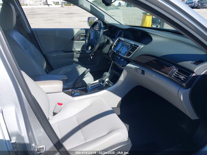 2016 HONDA ACCORD VIN: 1HGCR3F80GA010647