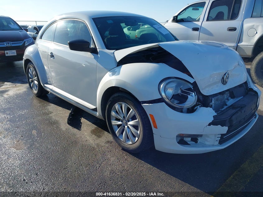 2014 VOLKSWAGEN BEETLE 2.5L ENTRY - 3VWFP7AT3EM626103