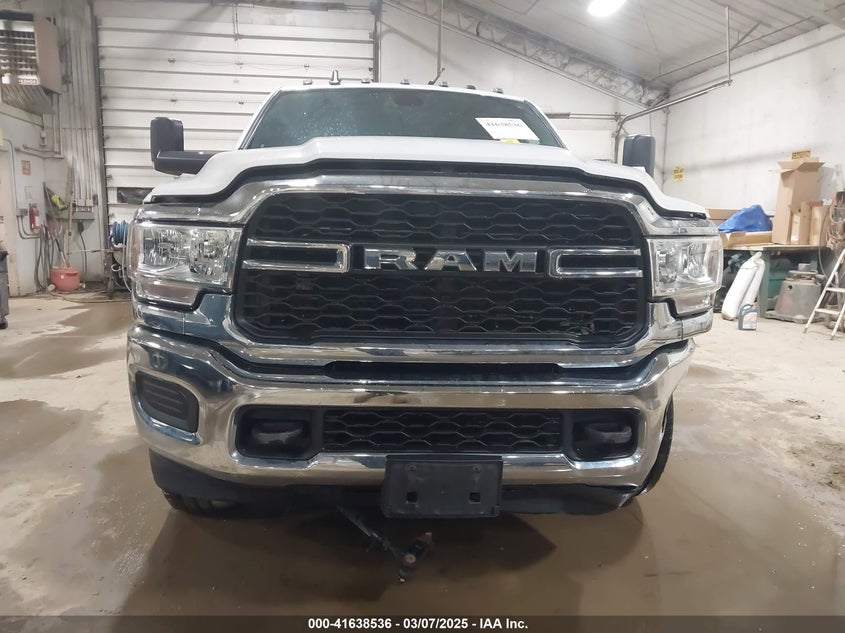2022 Ram 3500 Tradesman 4X4 8' Box VIN: 3C63R3GL0NG268447 Lot: 41638536
