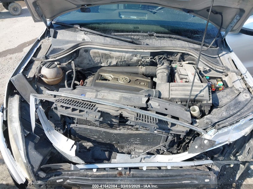 2011 VOLKSWAGEN TIGUAN VIN: WVGBV7AX2BW562055