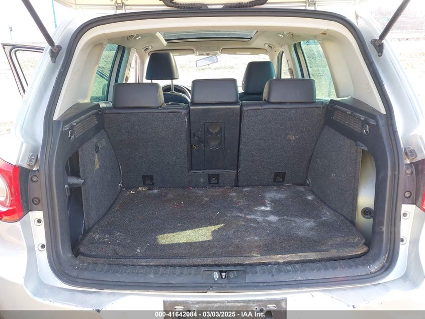 2011 VOLKSWAGEN TIGUAN VIN: WVGBV7AX2BW562055