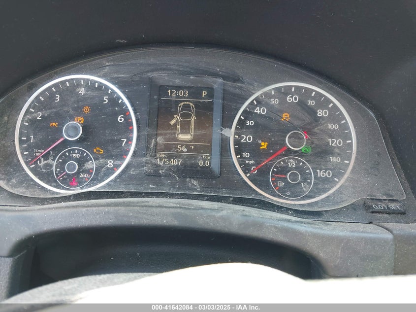 2011 VOLKSWAGEN TIGUAN VIN: WVGBV7AX2BW562055
