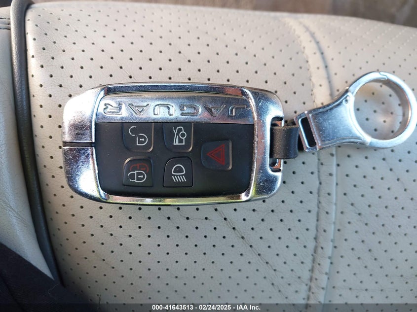 2014 JAGUAR XJ VIN: SAJWJ1CD0E8V63989