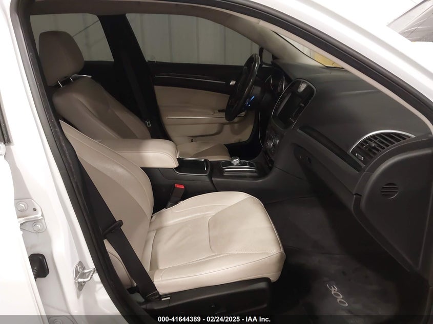 2016 Chrysler 300C VIN: 2C3CCAET6GH236062 Lot: 41644389