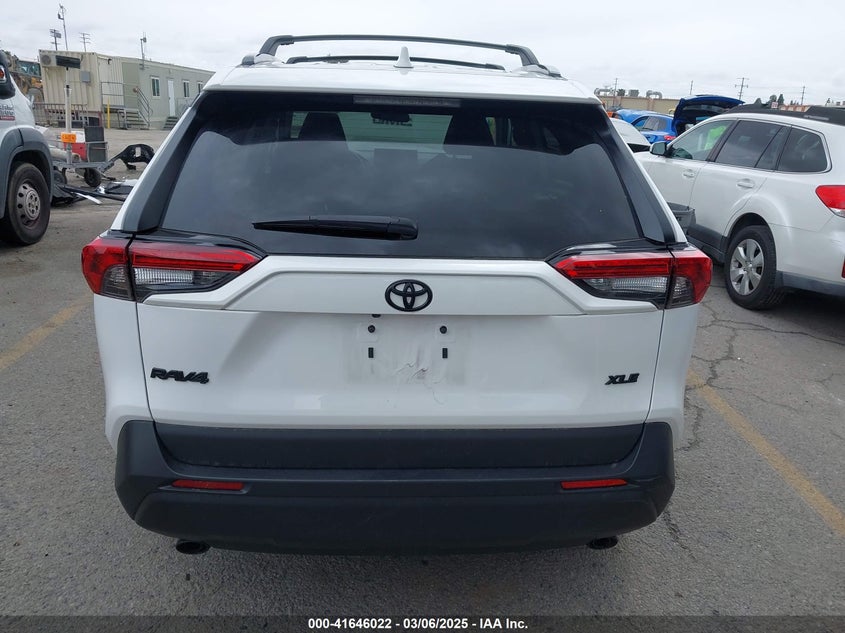 2022 TOYOTA RAV4 XLE - 2T3W1RFV0NC209712