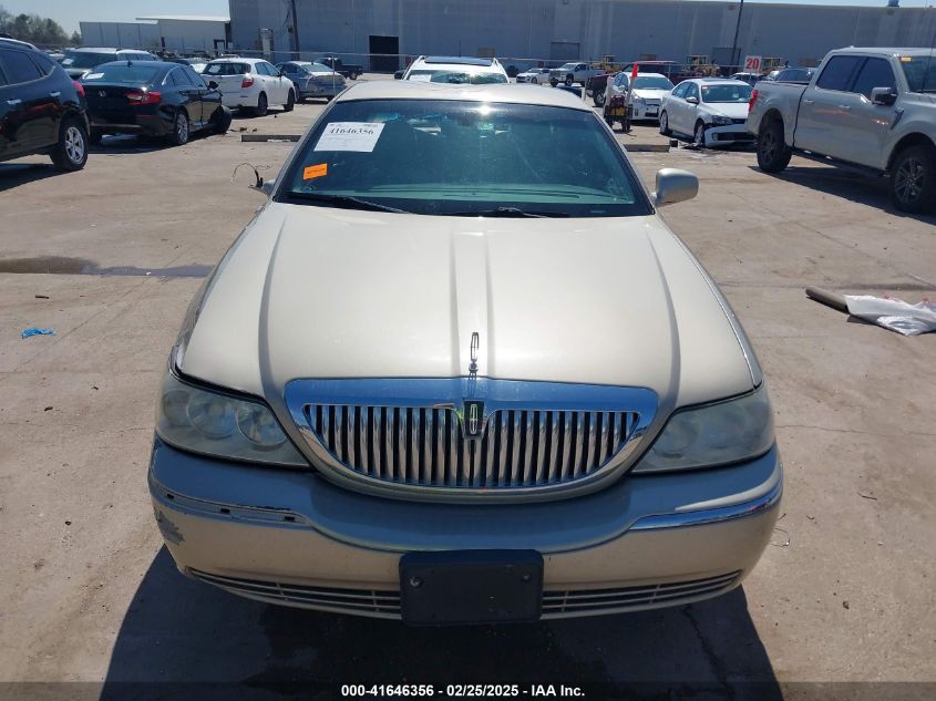 2004 Lincoln Town Car Signature VIN: 1LNHM81W64Y686816 Lot: 41646356