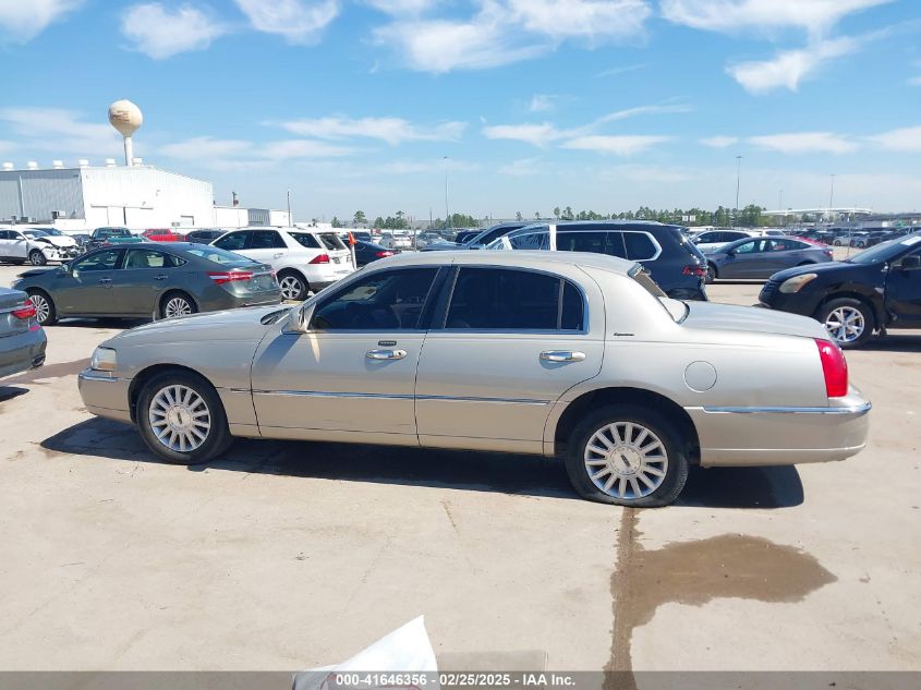 2004 Lincoln Town Car Signature VIN: 1LNHM81W64Y686816 Lot: 41646356