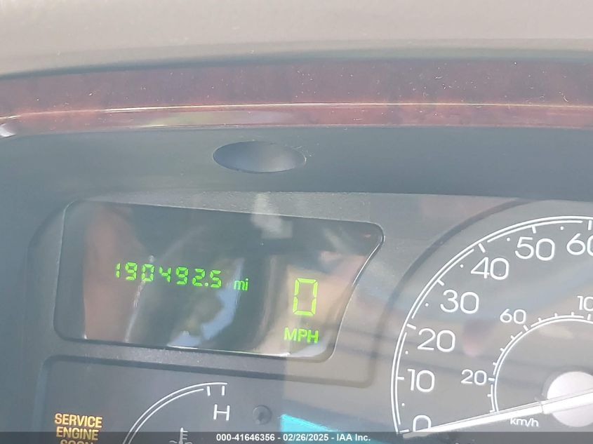 2004 Lincoln Town Car Signature VIN: 1LNHM81W64Y686816 Lot: 41646356