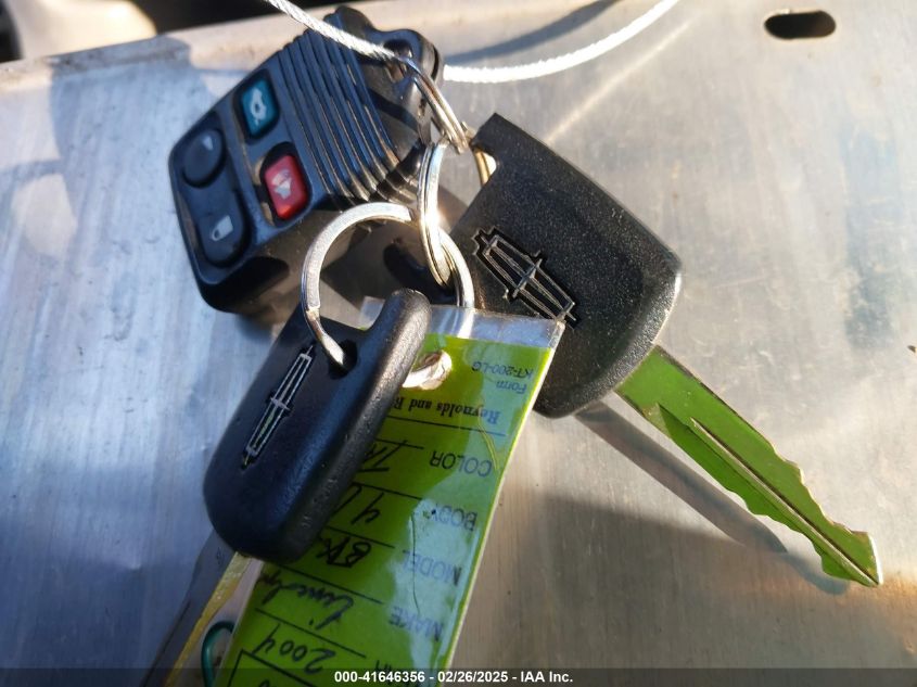 2004 Lincoln Town Car Signature VIN: 1LNHM81W64Y686816 Lot: 41646356