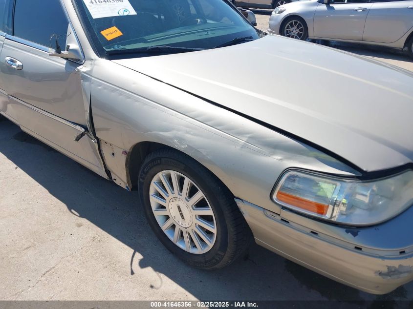 2004 Lincoln Town Car Signature VIN: 1LNHM81W64Y686816 Lot: 41646356