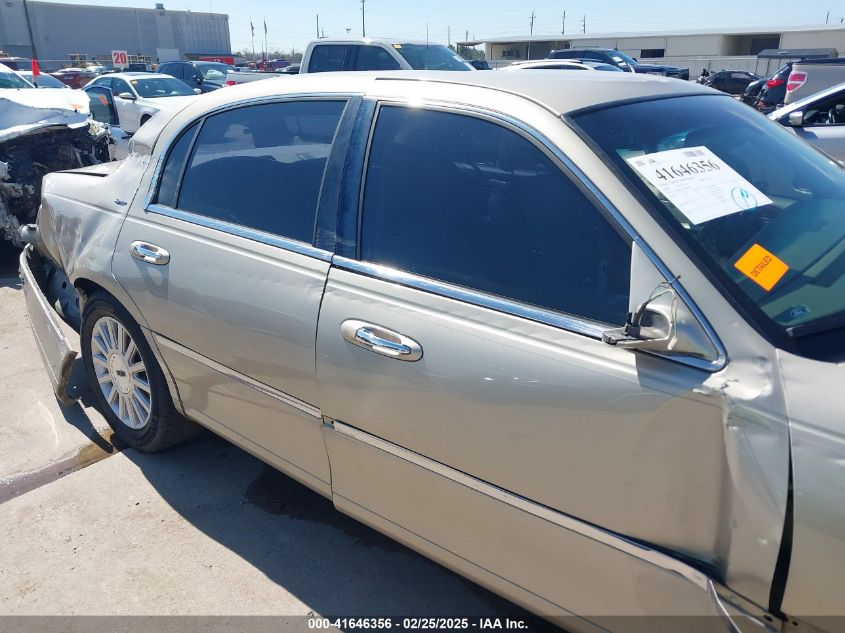 2004 Lincoln Town Car Signature VIN: 1LNHM81W64Y686816 Lot: 41646356