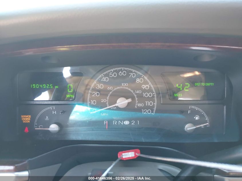 2004 Lincoln Town Car Signature VIN: 1LNHM81W64Y686816 Lot: 41646356