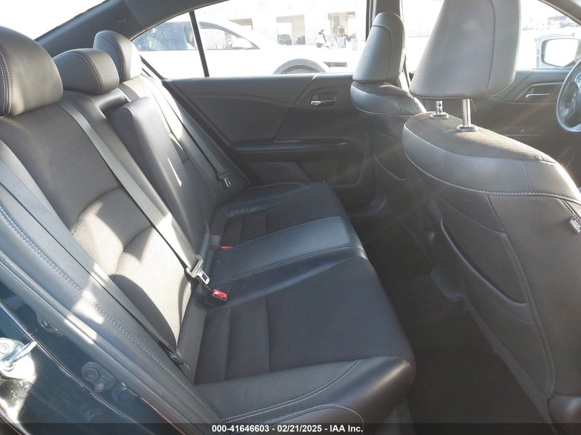 2016 HONDA ACCORD VIN: 1HGCR2F56GA122028