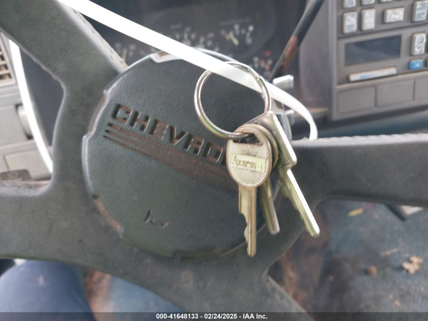 1992 Chevrolet Gmt-400 C1500 VIN: 2GCEC19K2N1251847 Lot: 41648133