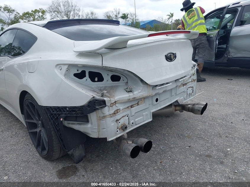 2013 HYUNDAI GENESIS VIN: KMHHU6KJ2DU108081