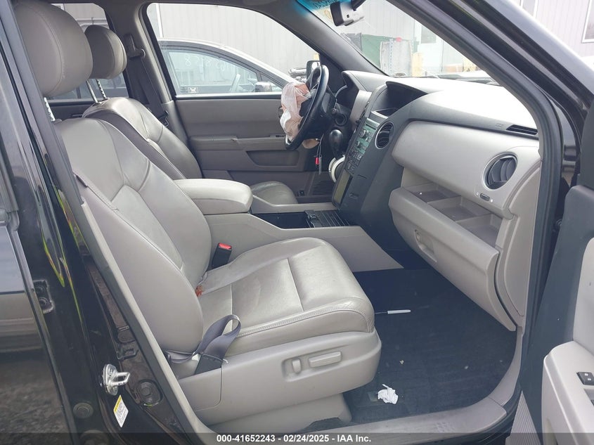 2011 HONDA PILOT VIN: 5FNYF4H57BB010134