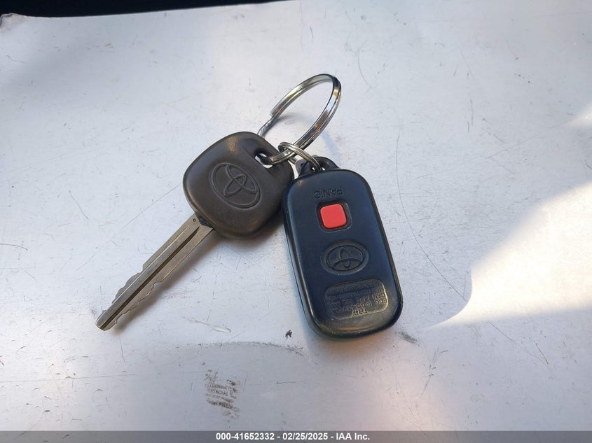 2008 TOYOTA MATRIX VIN: 2T1KR32E28C686410