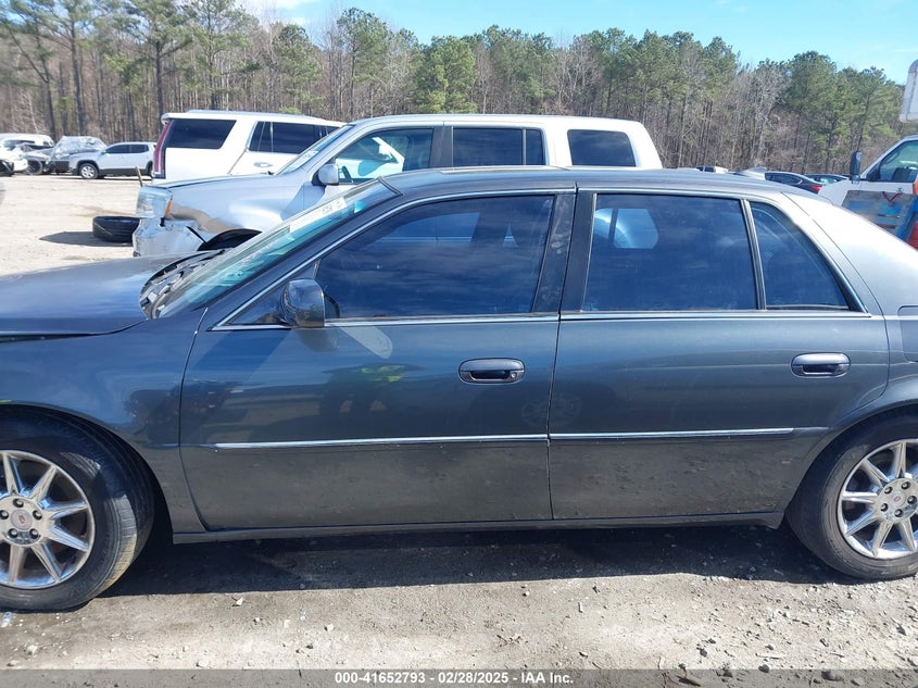 2011 CADILLAC DTS VIN: 1G6KH5E68BU124852