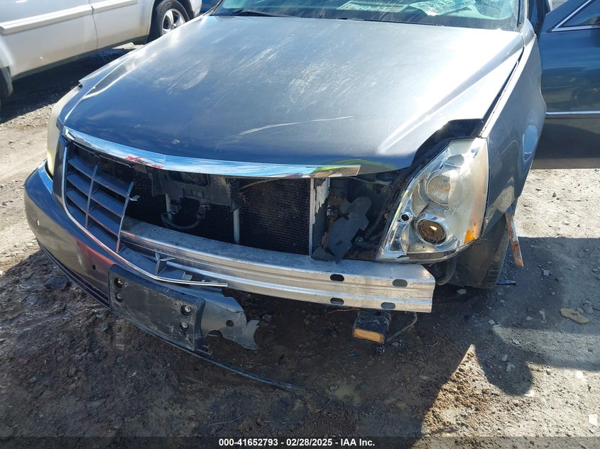 2011 CADILLAC DTS VIN: 1G6KH5E68BU124852