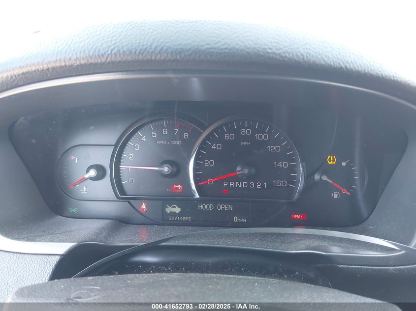 2011 CADILLAC DTS VIN: 1G6KH5E68BU124852