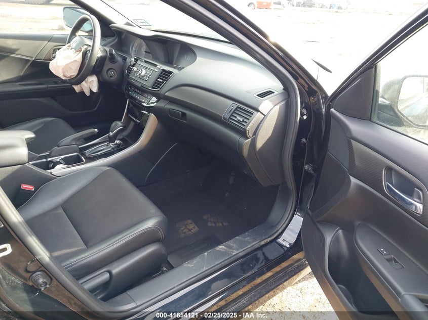 2017 HONDA ACCORD VIN: 1HGCR2F52HA194863