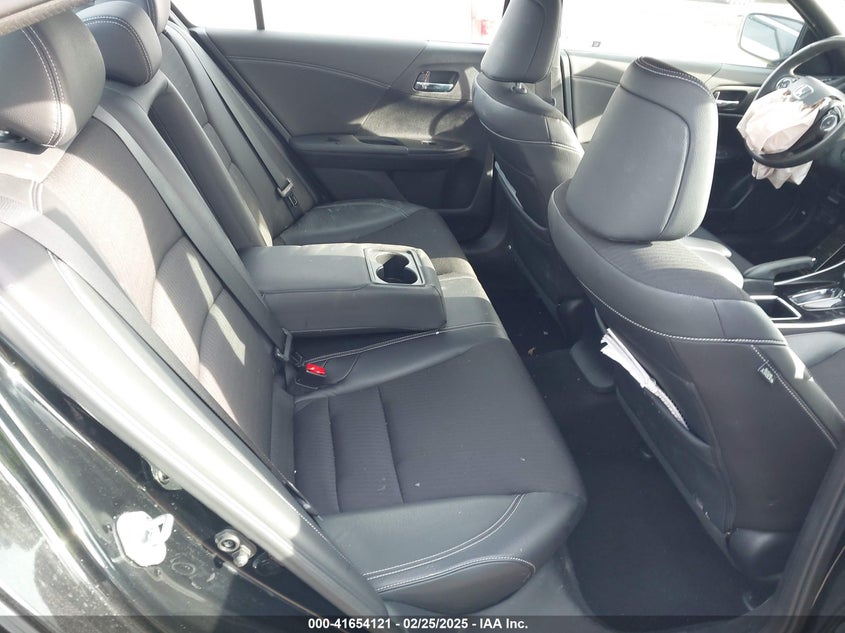 2017 HONDA ACCORD VIN: 1HGCR2F52HA194863