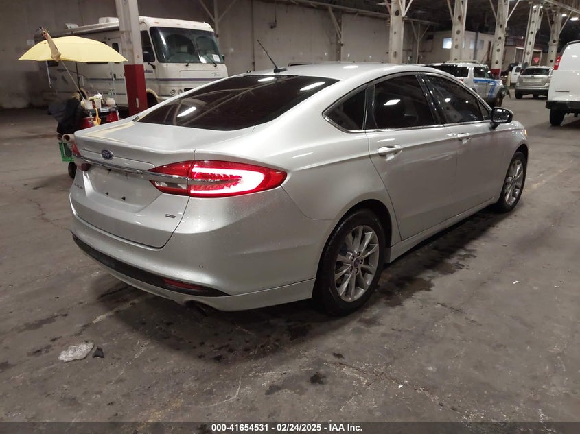 Image 4 of 2017 Ford Fusion  salvage vehicle - Lot #41654531 at IAAI