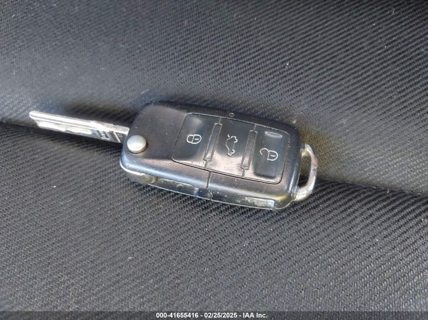 2002 Volkswagen New Beetle Gl VIN: 3VWBB21C42M439755 Lot: 41655416