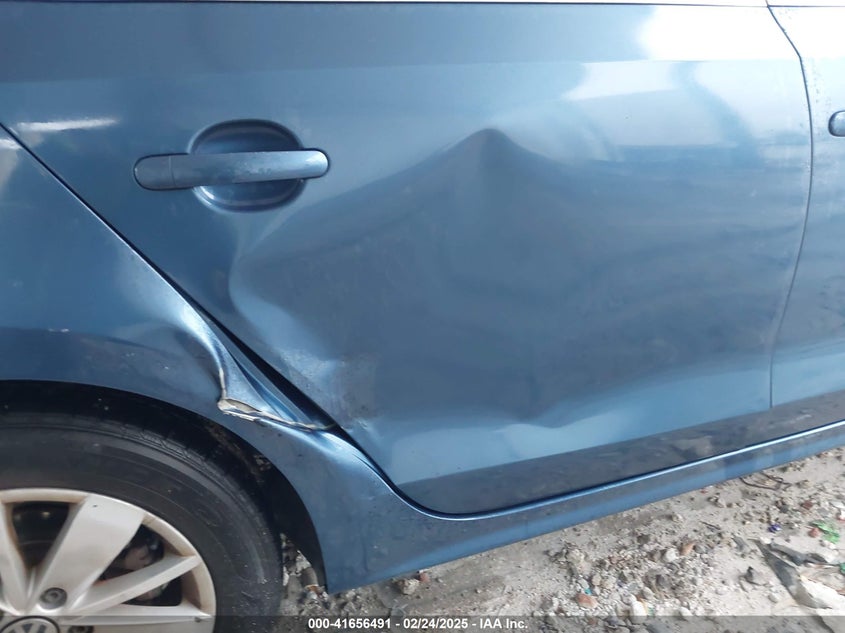 2015 VOLKSWAGEN JETTA VIN: 3VWLA7AJ0FM225662