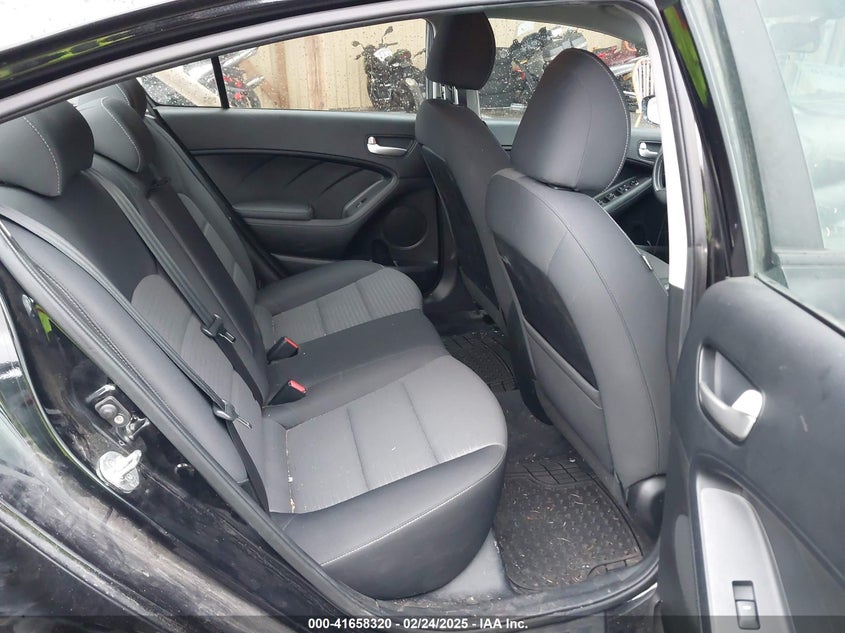 2018 KIA FORTE VIN: 3KPFL4A71JE261201